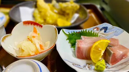 刺身や揚げ物などの和食